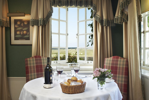 GREYWALLS HOTEL & CHEZ ROUX - Photo 3