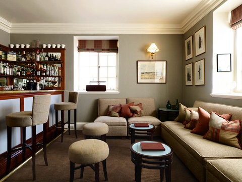GREYWALLS HOTEL & CHEZ ROUX - Photo 4