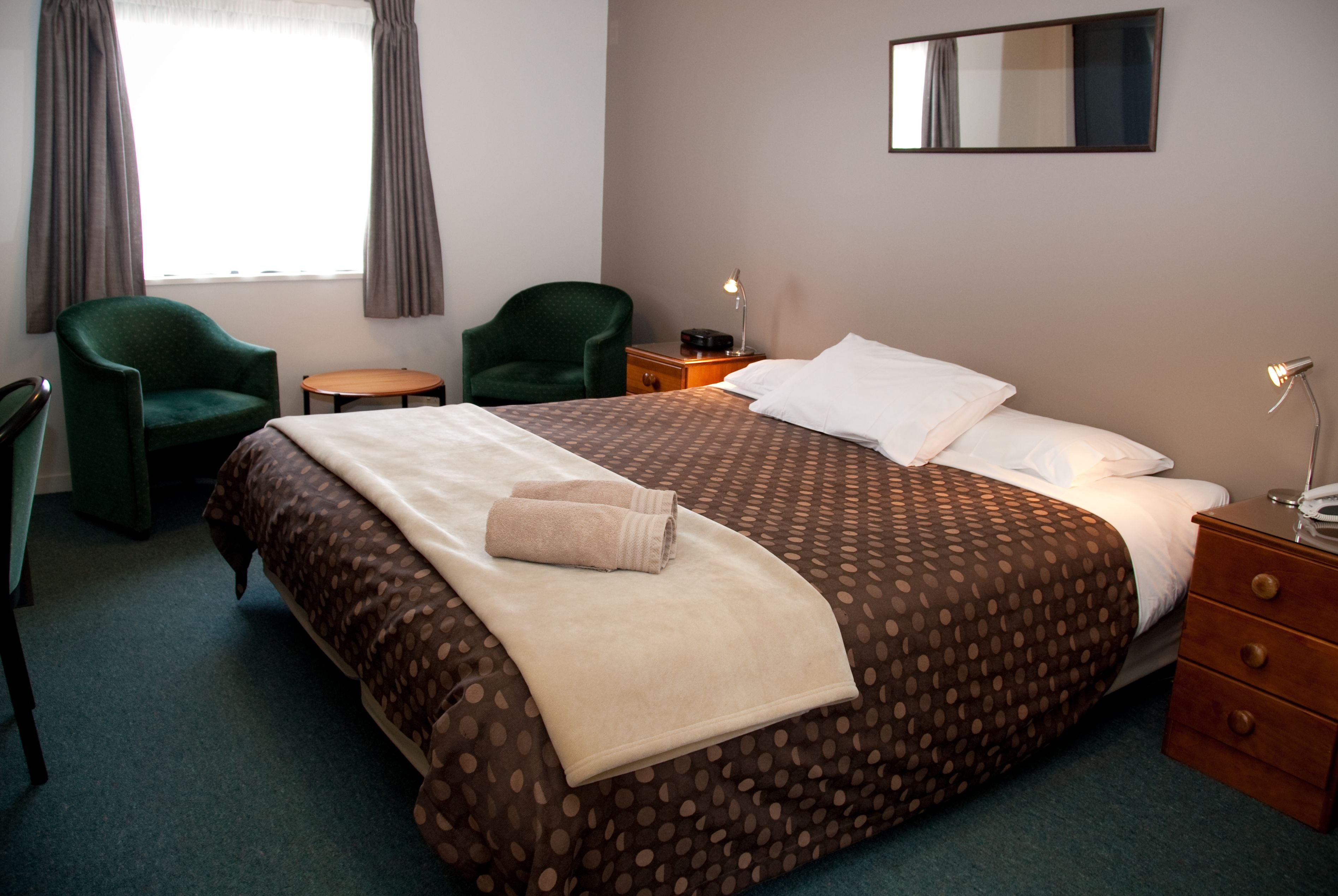 BELLA VISTA MOTEL WANAKA-guestroom-Superior Queen.jpg