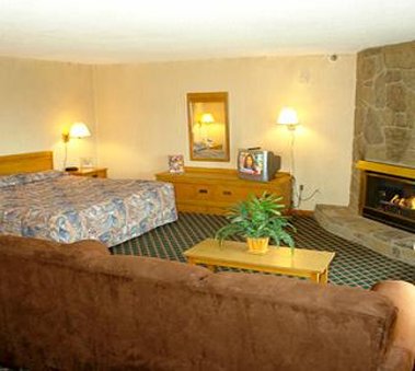 ARBORS AT ISLAND LANDING HOTEL-guestroom-King Suite.jpg