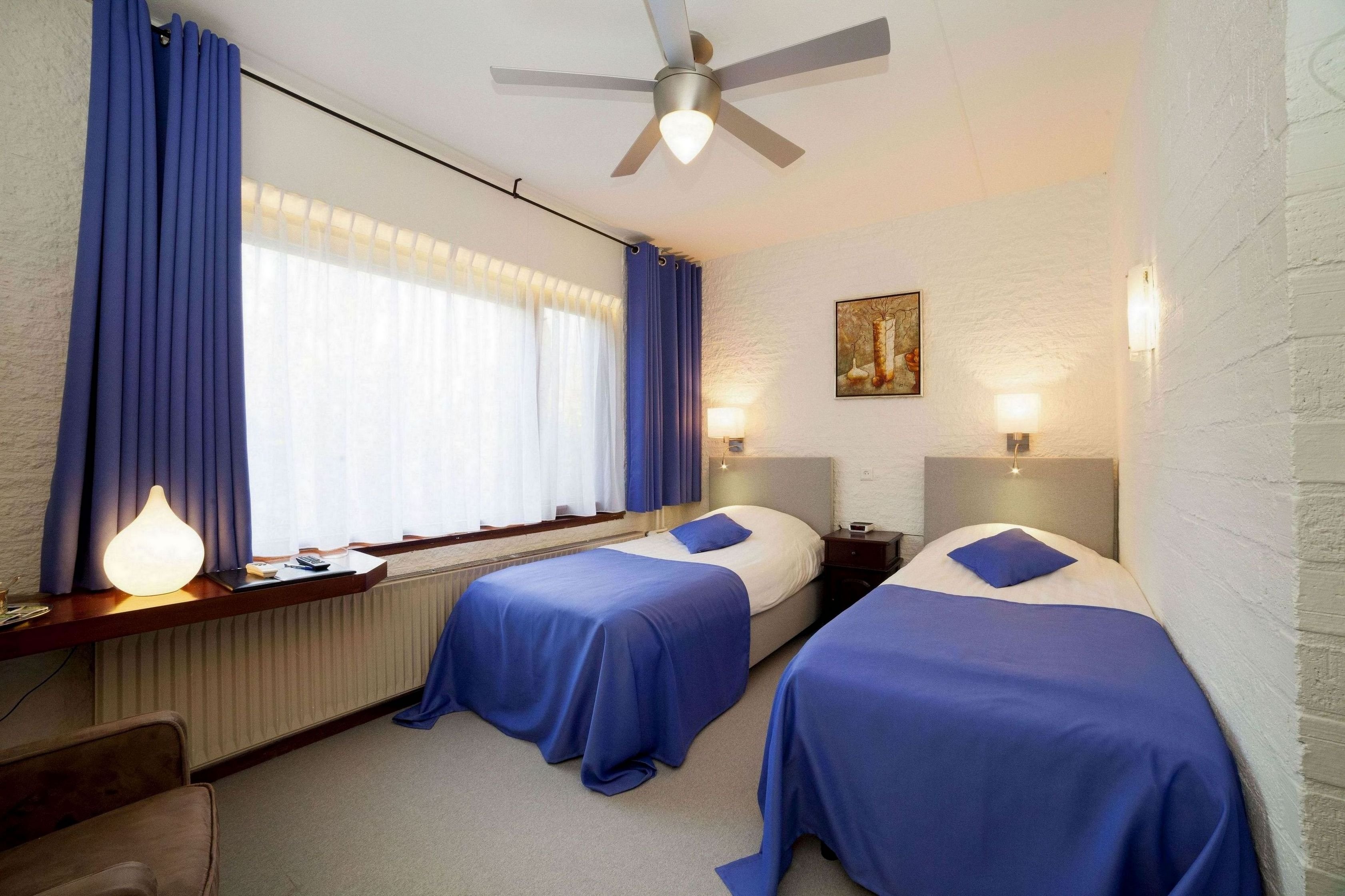 HOTEL DORDRECHT-guestroom-Standard Room.jpg