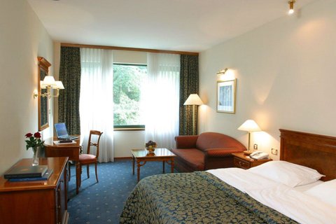 Deluxe triple room