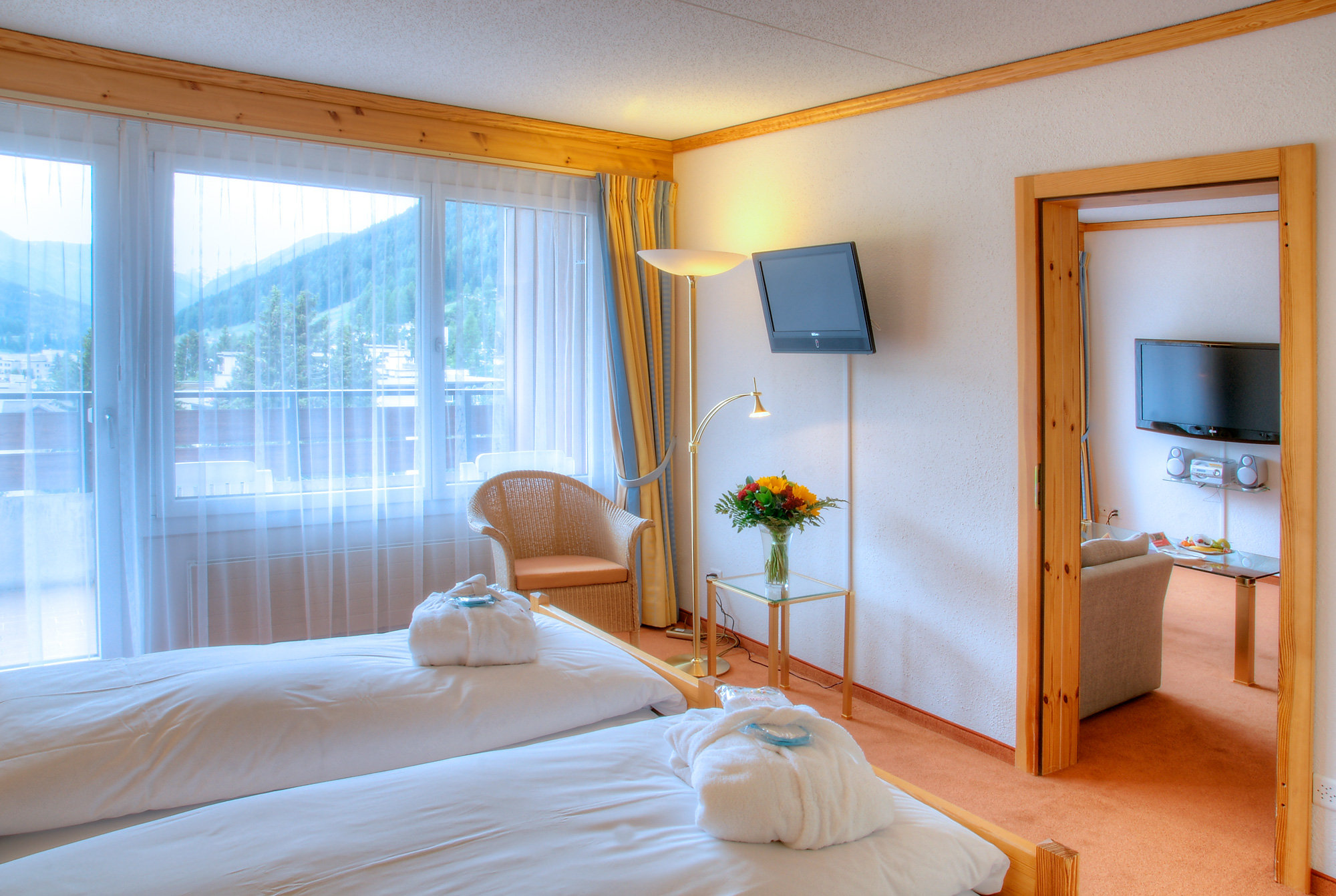 SUNSTAR HOTEL DAVOS-guestroom-Hotel Sunstar Park Davos Suite.jpg