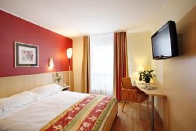 HOTEL AMBASSADOR-guestroom-Hotel Room.jpg