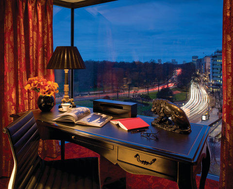 FOUR SEASONS HOTEL PARK LANE - Photo 4