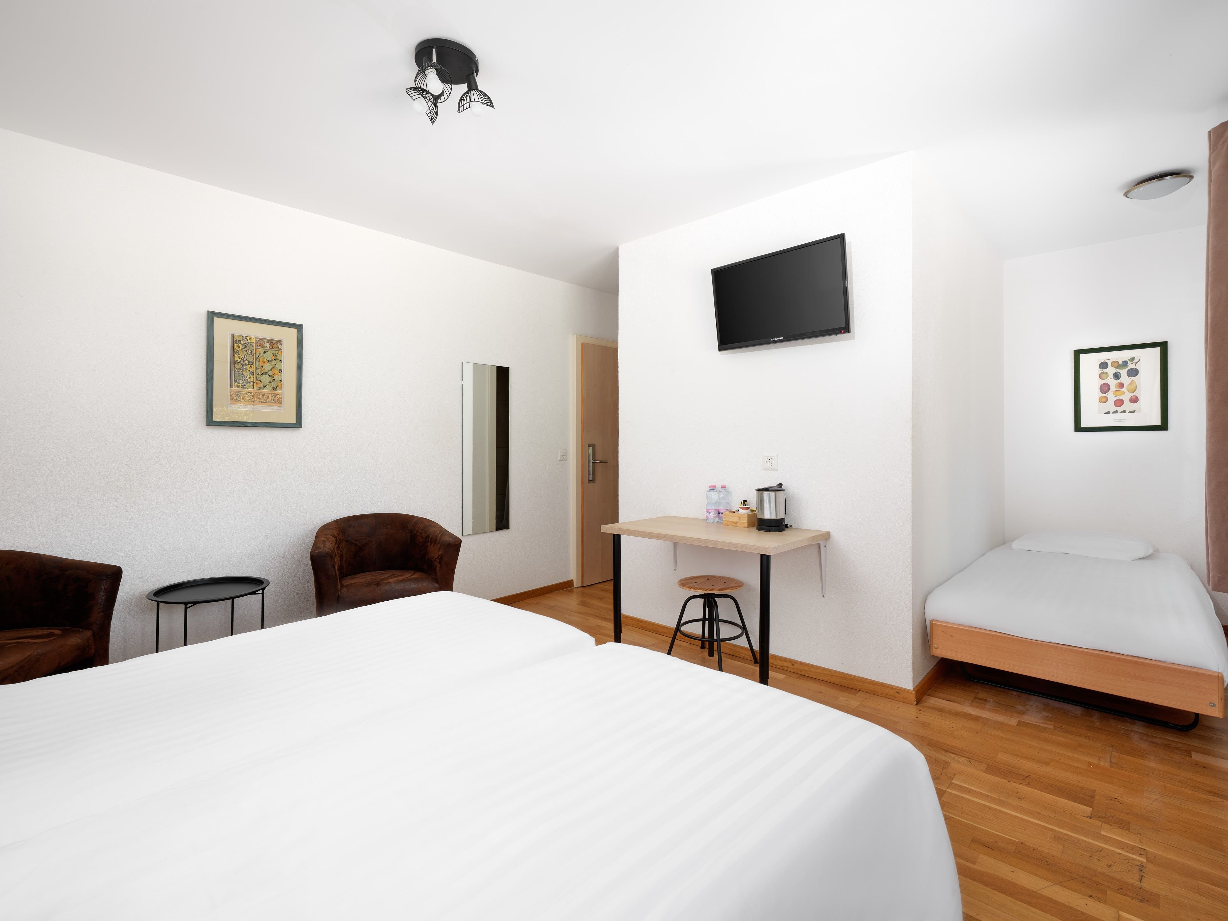 HOTEL BON PORT-guestroom-Tripleroom.jpg