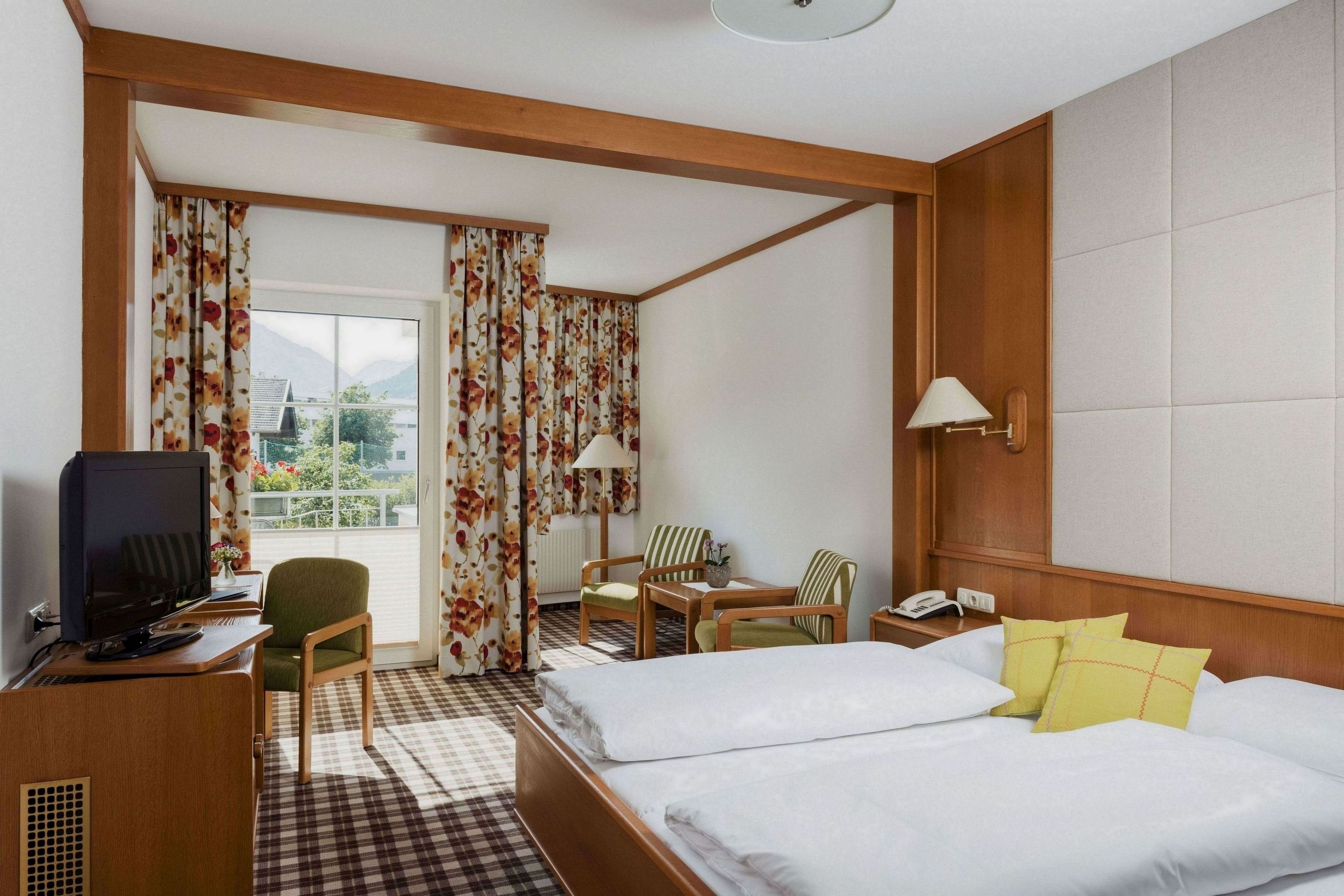 HOTEL ZUM MOHREN-guestroom-Superior Single Room Balcony.jpg