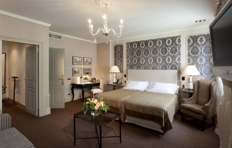 EL PALACE BARCELONA - Photo 21