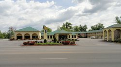  - Golden Manor Inn & Suites Muldraugh