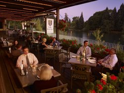  - Valley River Inn Eugene