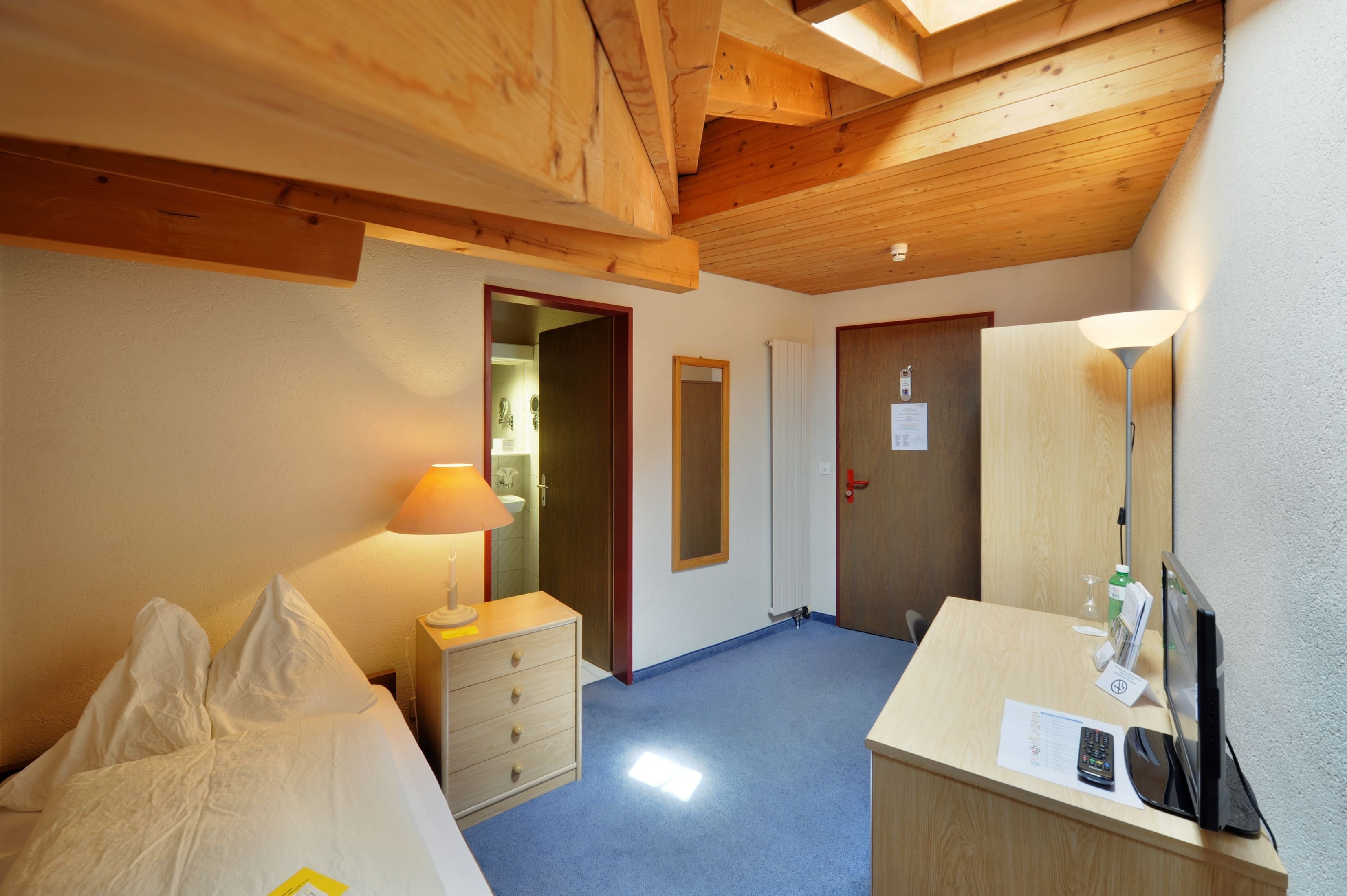 HOTEL ALPHA-guestroom-Single Economy.jpg