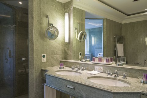 SUVRETTA HOUSE - Photo 72