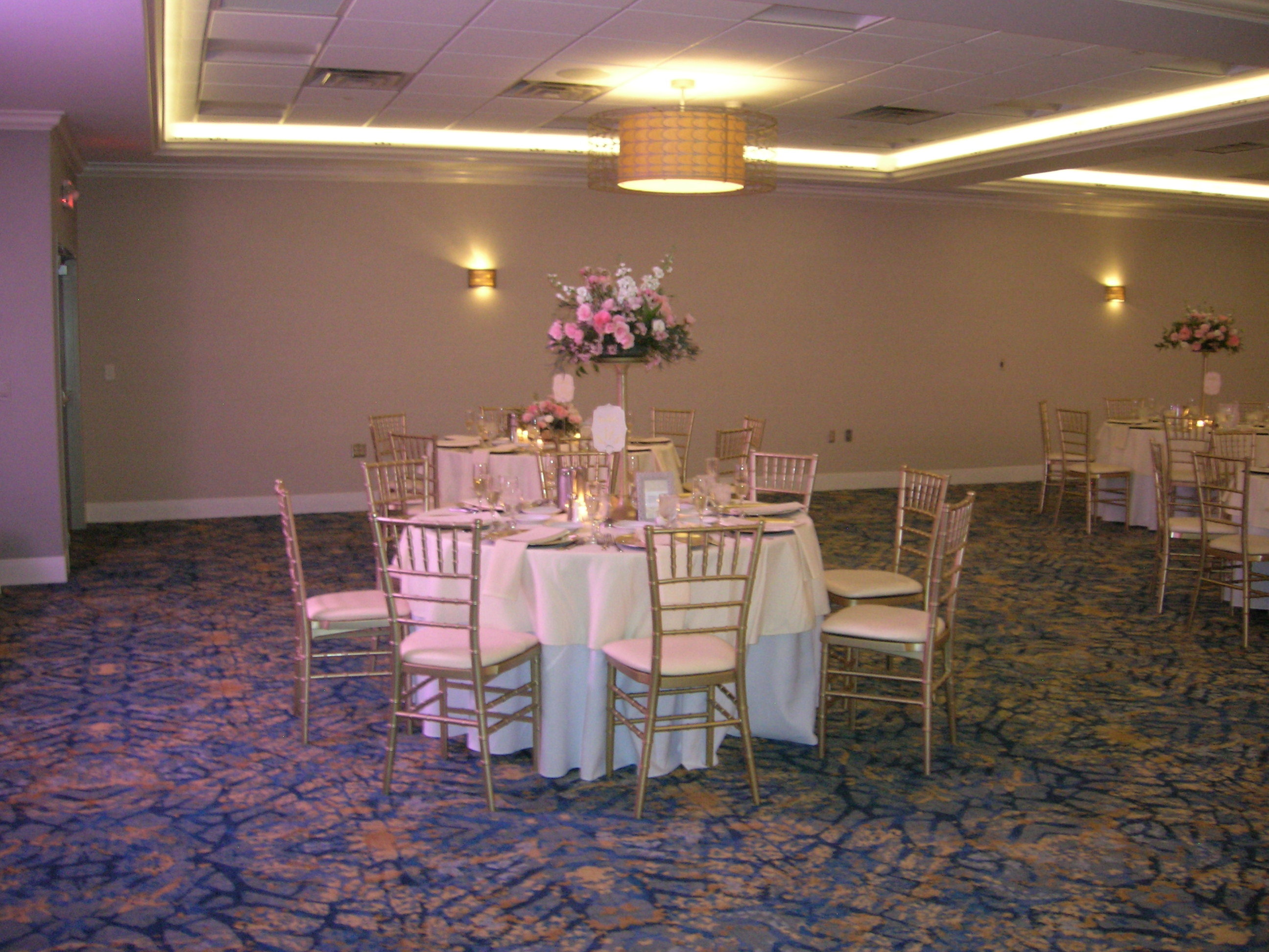 Table With Chiavari Chairs