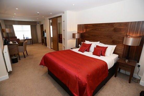 Links Hotel Montrose-guestroom-NWJunior Suite.jpg