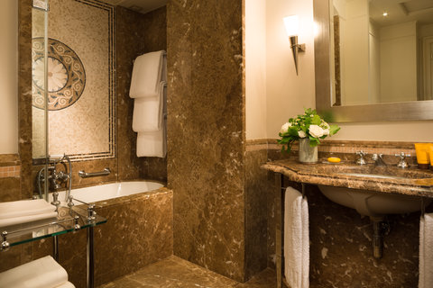 ROCCO FORTE HOTEL SAVOY - Photo 29