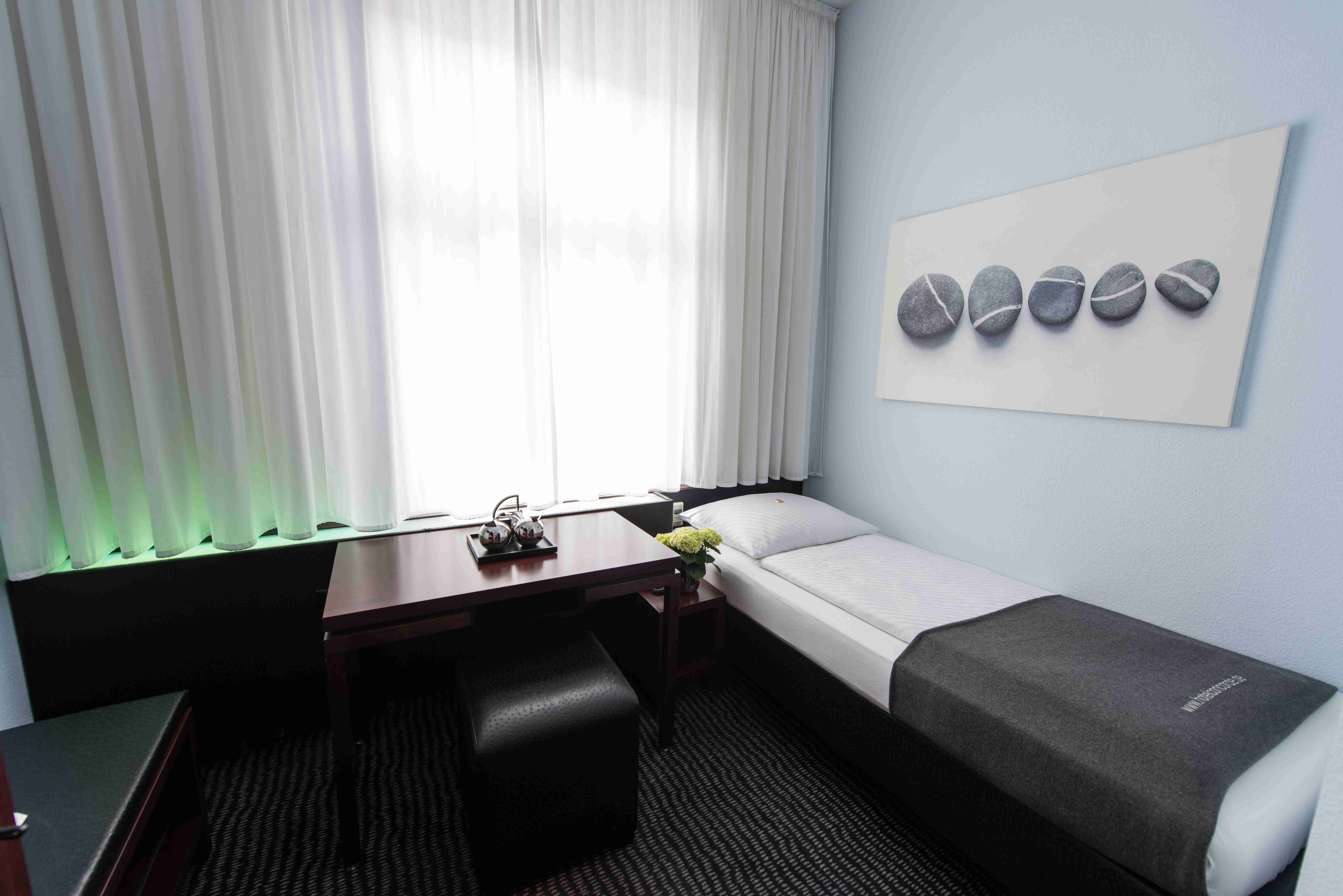 HOTEL CONCORDE-guestroom-Room2.jpg