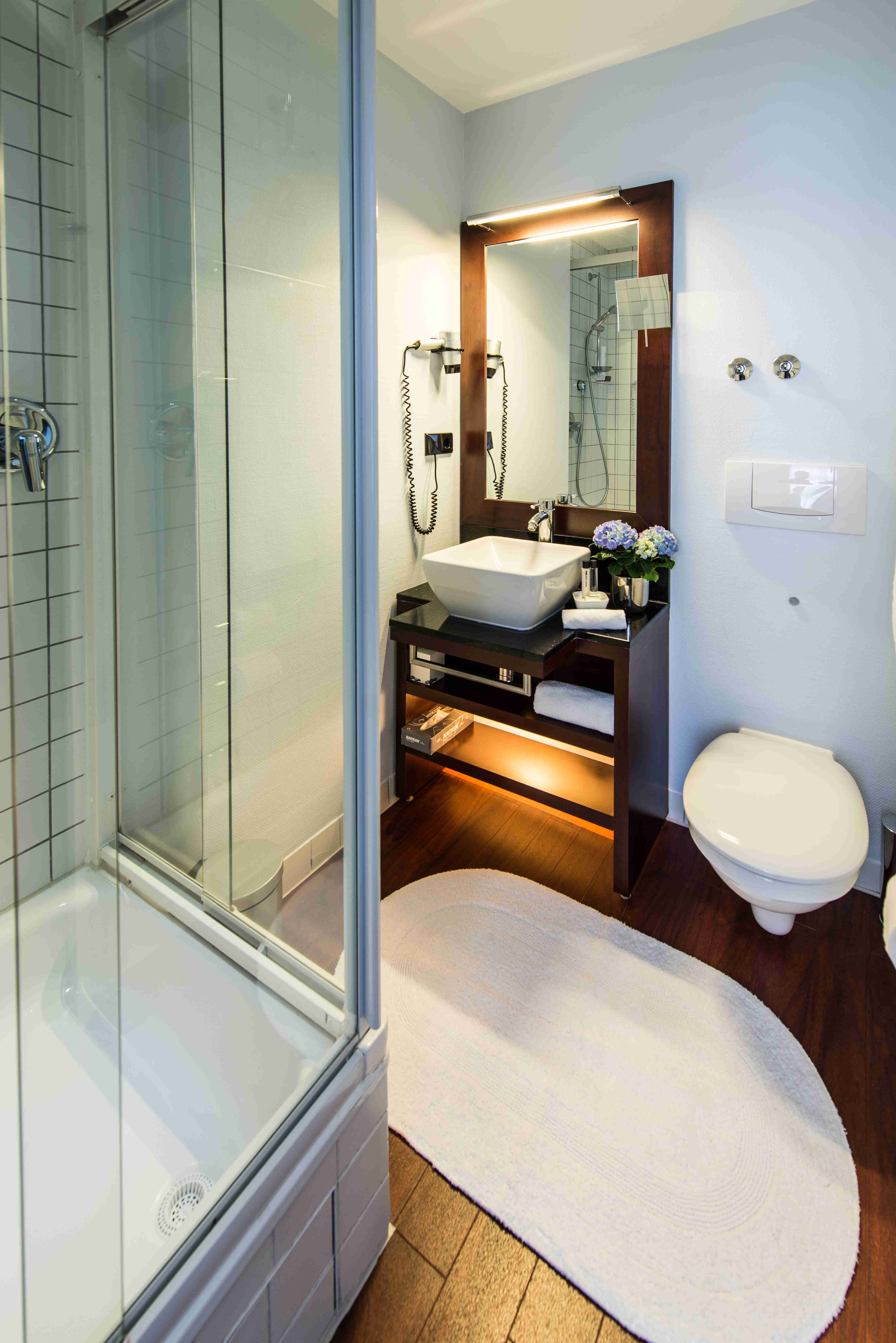 HOTEL CONCORDE-guestroom-Bathroom.jpg