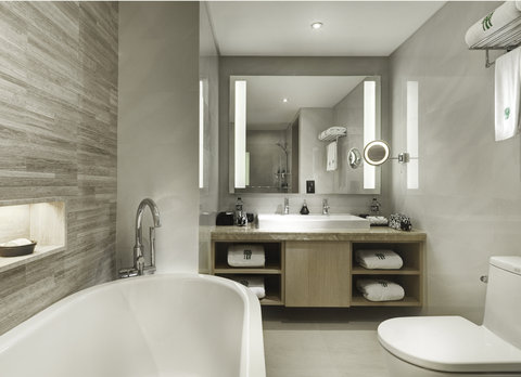 BANYAN TREE BANGKOK - Photo 15