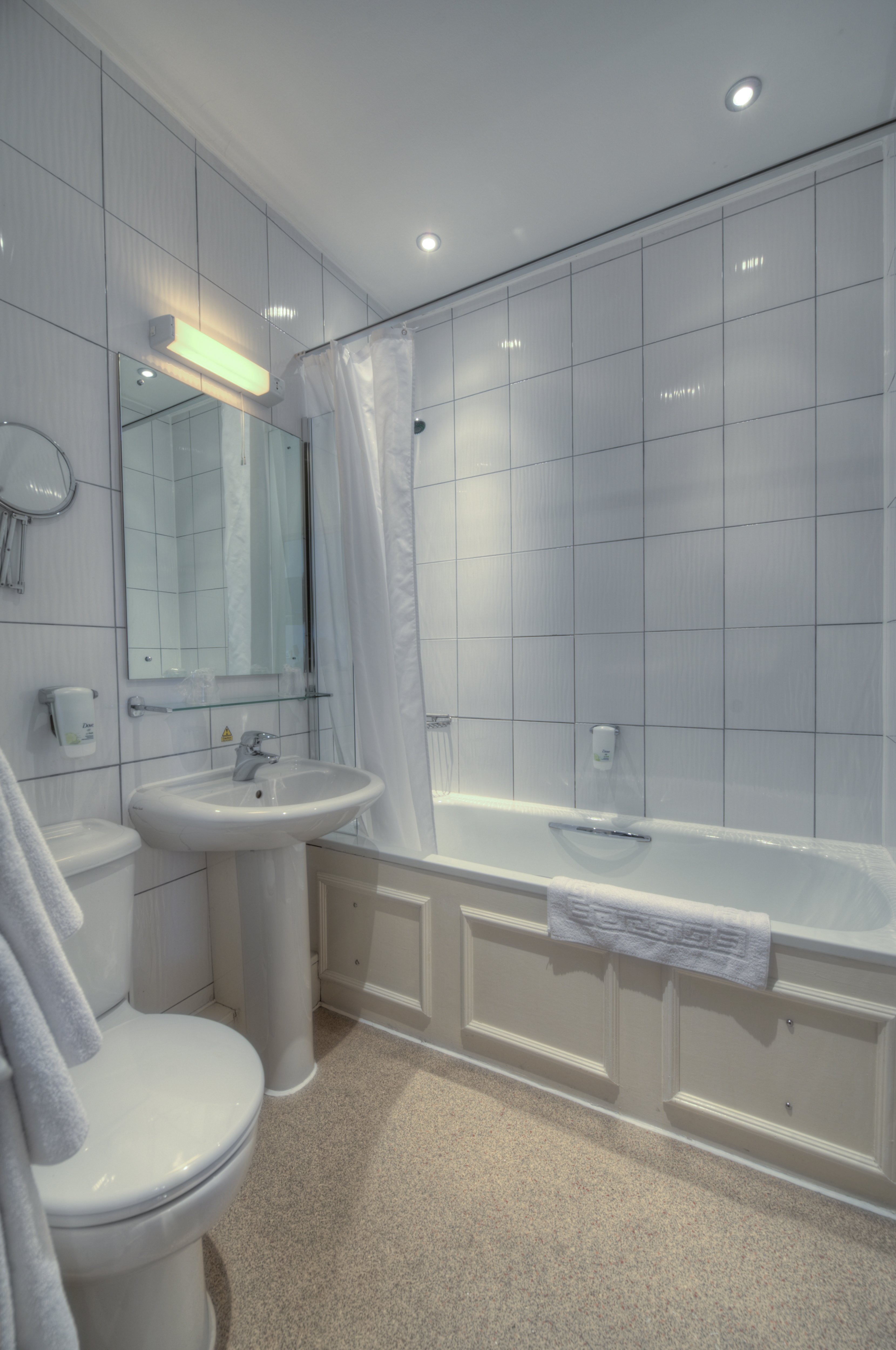 Ravensworth Arms Hotel-guestroom-Bathroom.jpg