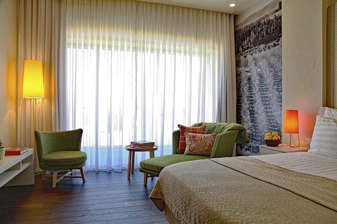 Sadot Room