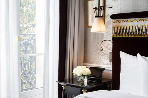 LA RESERVE PARIS HOTEL AND SPA - Photo 32