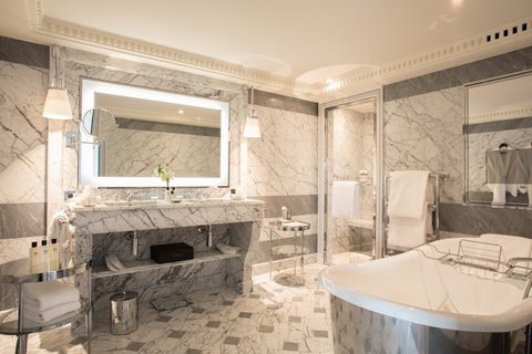 LA RESERVE PARIS HOTEL AND SPA - Photo 30