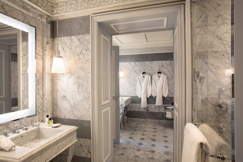 LA RESERVE PARIS HOTEL AND SPA - Photo 34