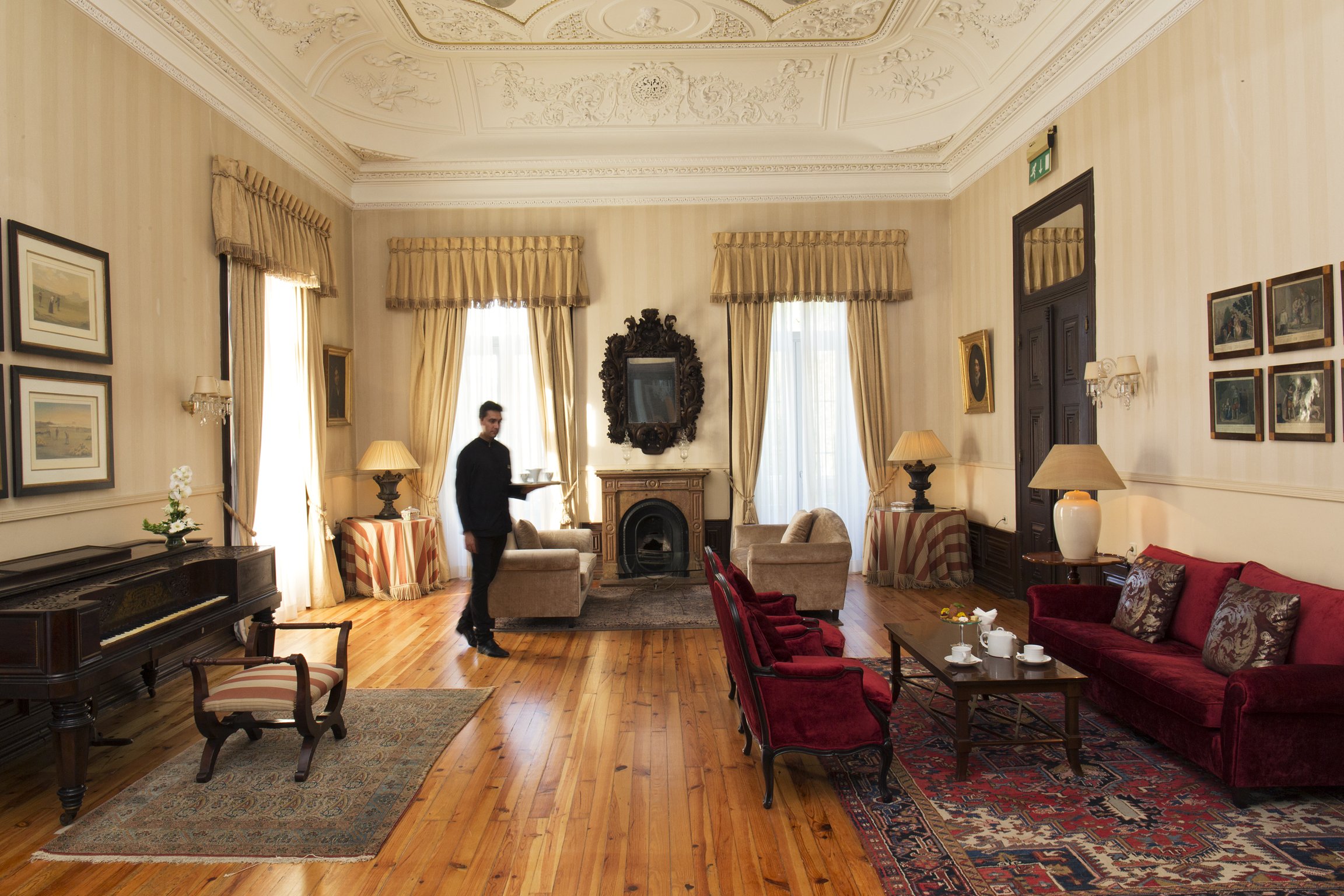 Quinta das Lagrimas Palace-guestroom-Music Room.jpg