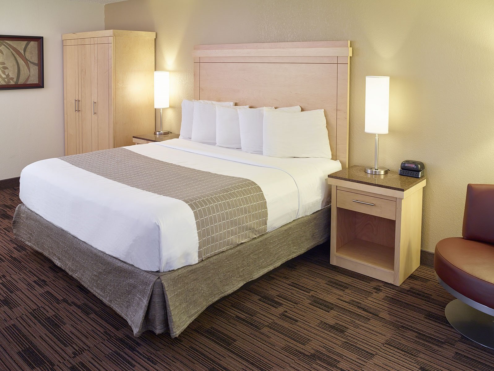 LIVINN HOTEL MINNEAPOLIS S BUR-guestroom-Premium King.jpg