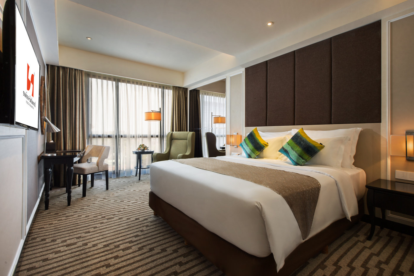 Swiss-Belhotel Yogyakarta-guestroom-Deluxe Queen Green Style.jpg