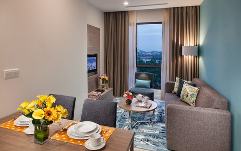 1 BEDROOM EXECUTIVE LIVING ROOM
