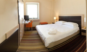 BV President Hotel-guestroom-Bedroom.jpg
