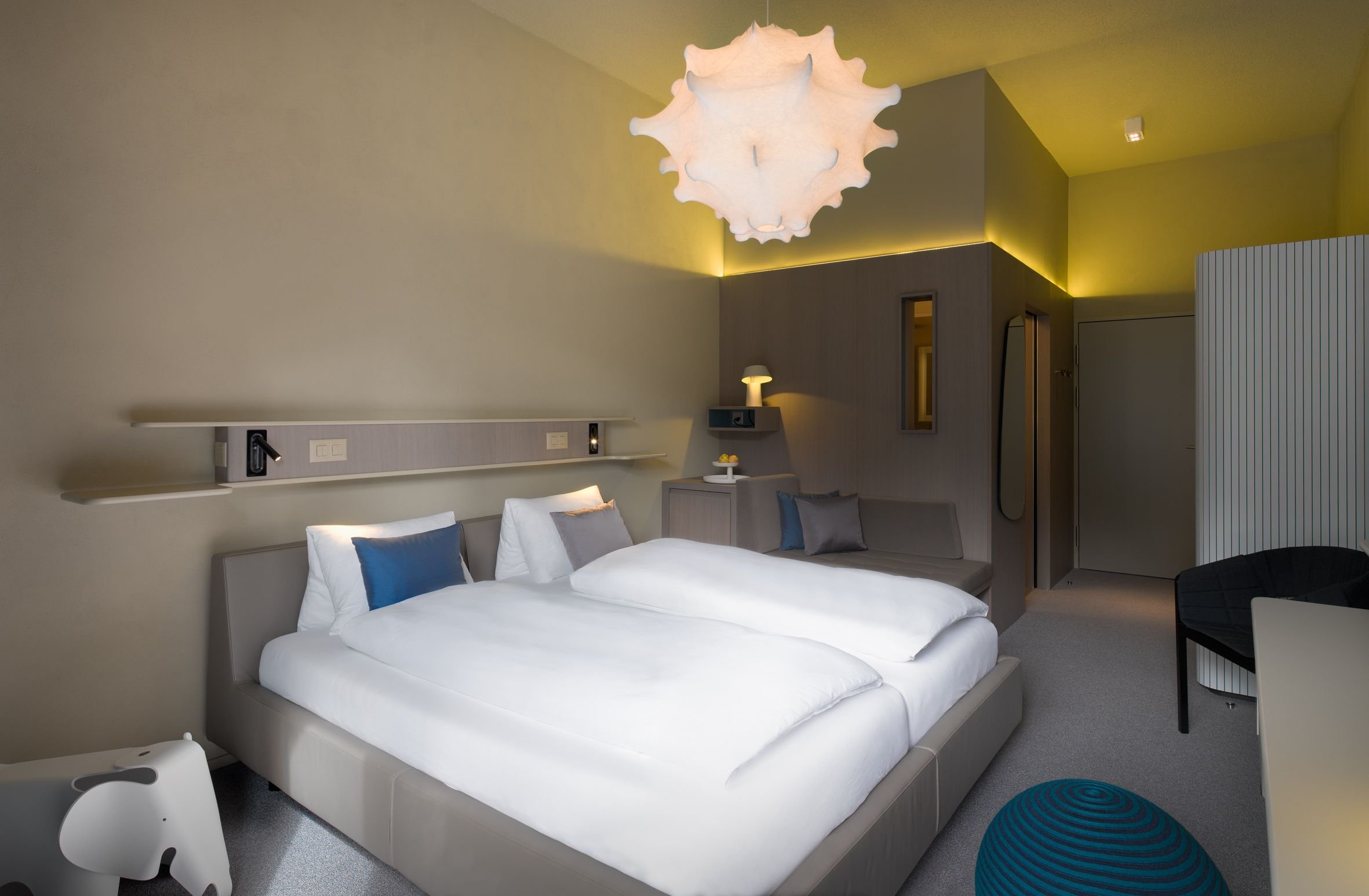 BADEHOTEL BELVAIR-guestroom-Double moderna with sep. salon.jpg