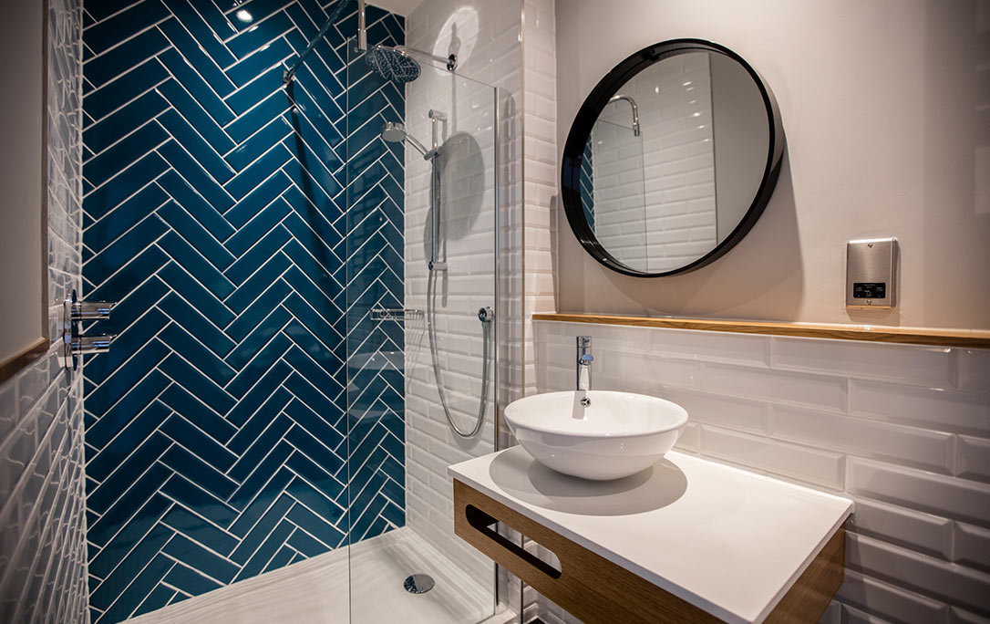 The Victoria Inn-guestroom-Bathroom.jpg