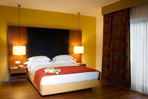 003228 Suite