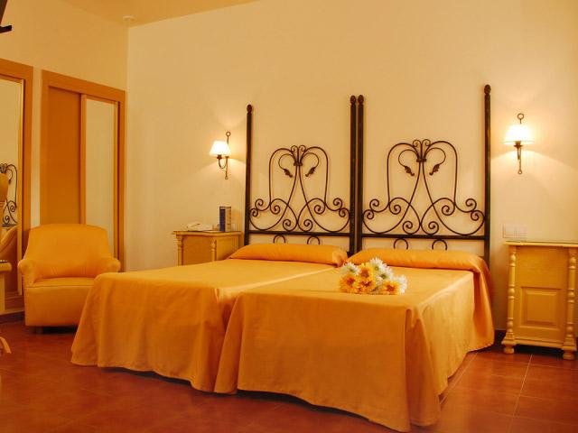 CRISOL CHICLANA-guestroom-451315 Guest Room.jpg