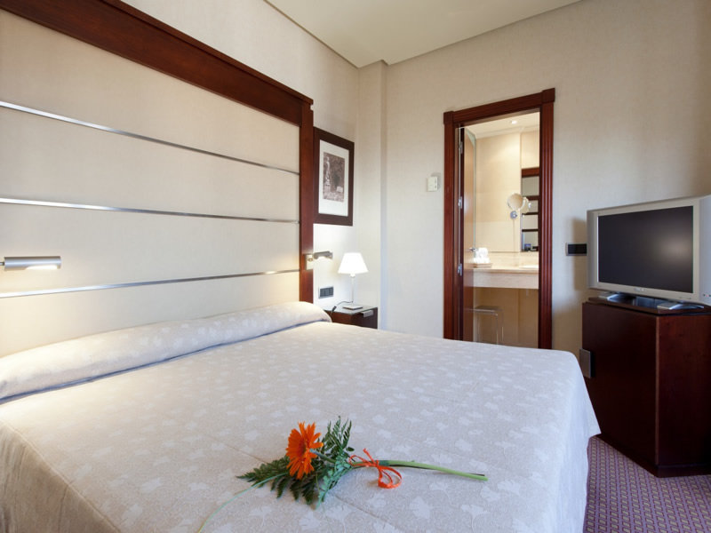 BADAJOZ CENTER HOTEL-guestroom-603279 Suite.jpg