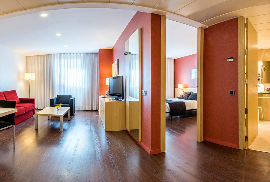 CIVIS LUZ CASTELLON-guestroom-607282 Suite.jpg