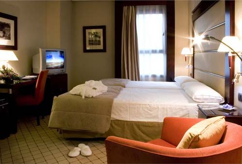 VALENCIA CENTER-guestroom-608670 Guest Room.jpg