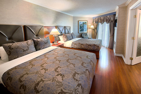 2 Queen Beds with Sofa Bed
