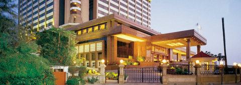 HLTTaj Lands End Exterior