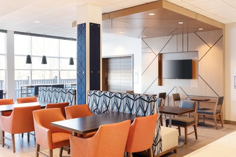 Our lobby lounge is a perfect place to work, unwind, and connect.