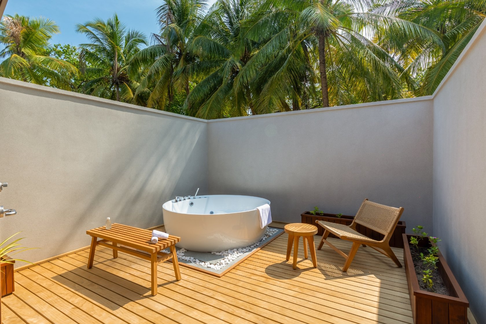 MEERU ISLAND RESORT AND SPA-guestroom-Meeru 2 Bedroom Beach Pool Villa Bath Tub.jpg
