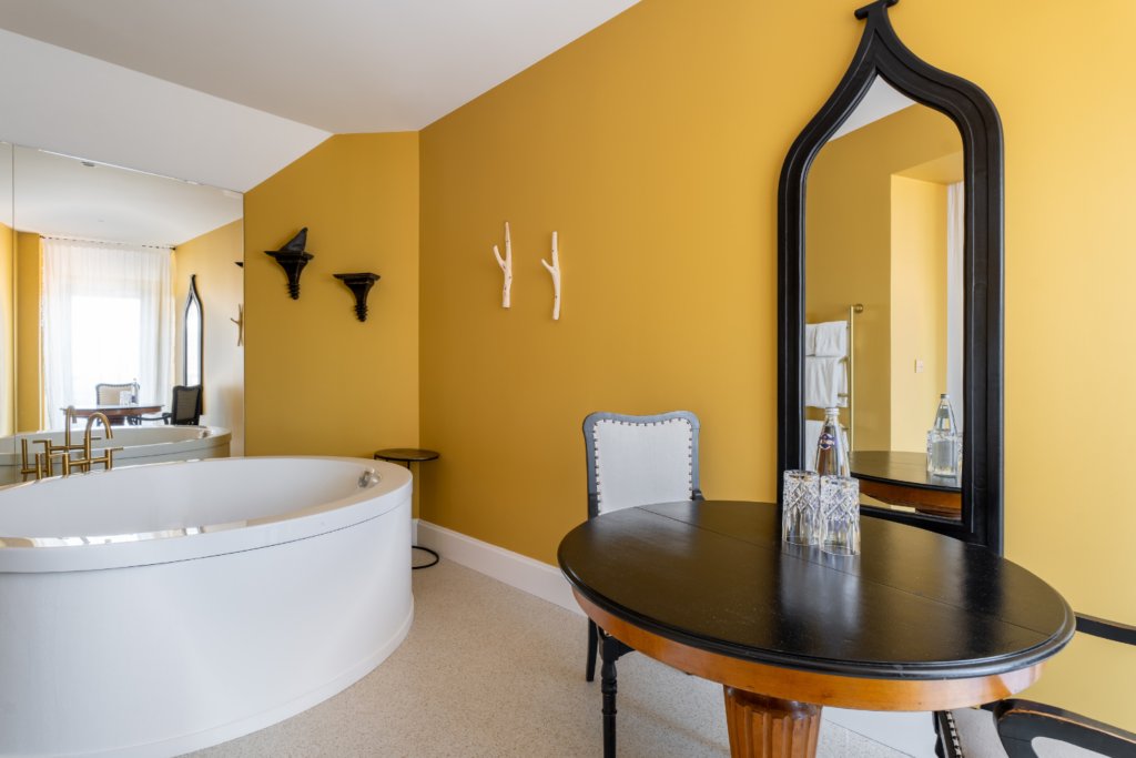 Chateau de Theoule-guestroom-La Maison Des Pecheurs bathroom.jpg
