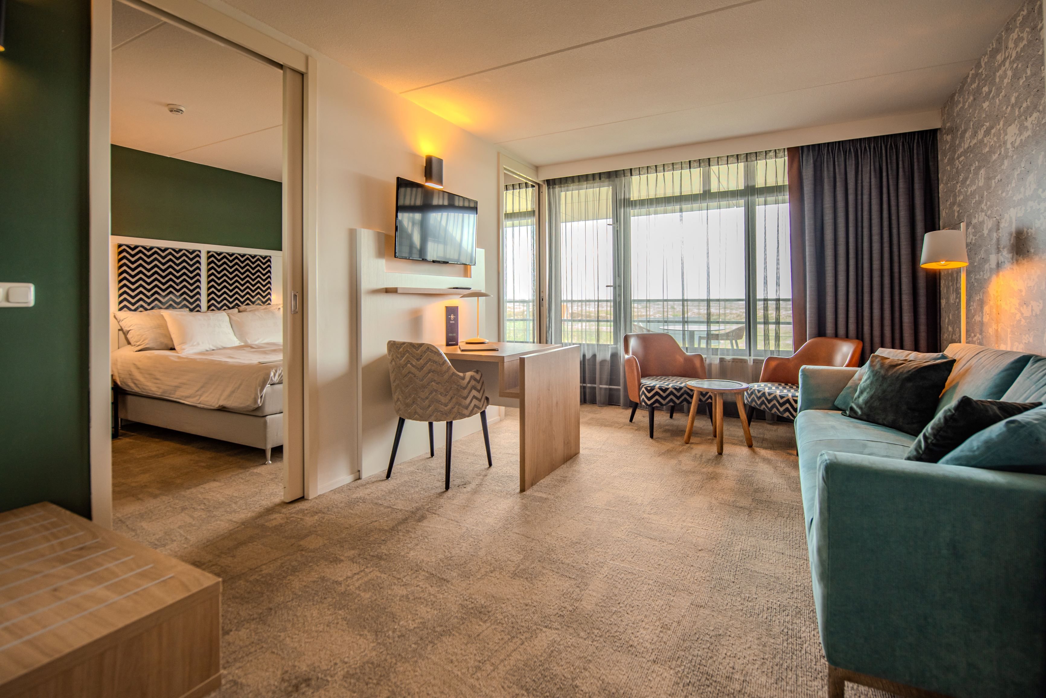 PAAL 8 HOTEL AAN ZEE-guestroom-Suite.jpg