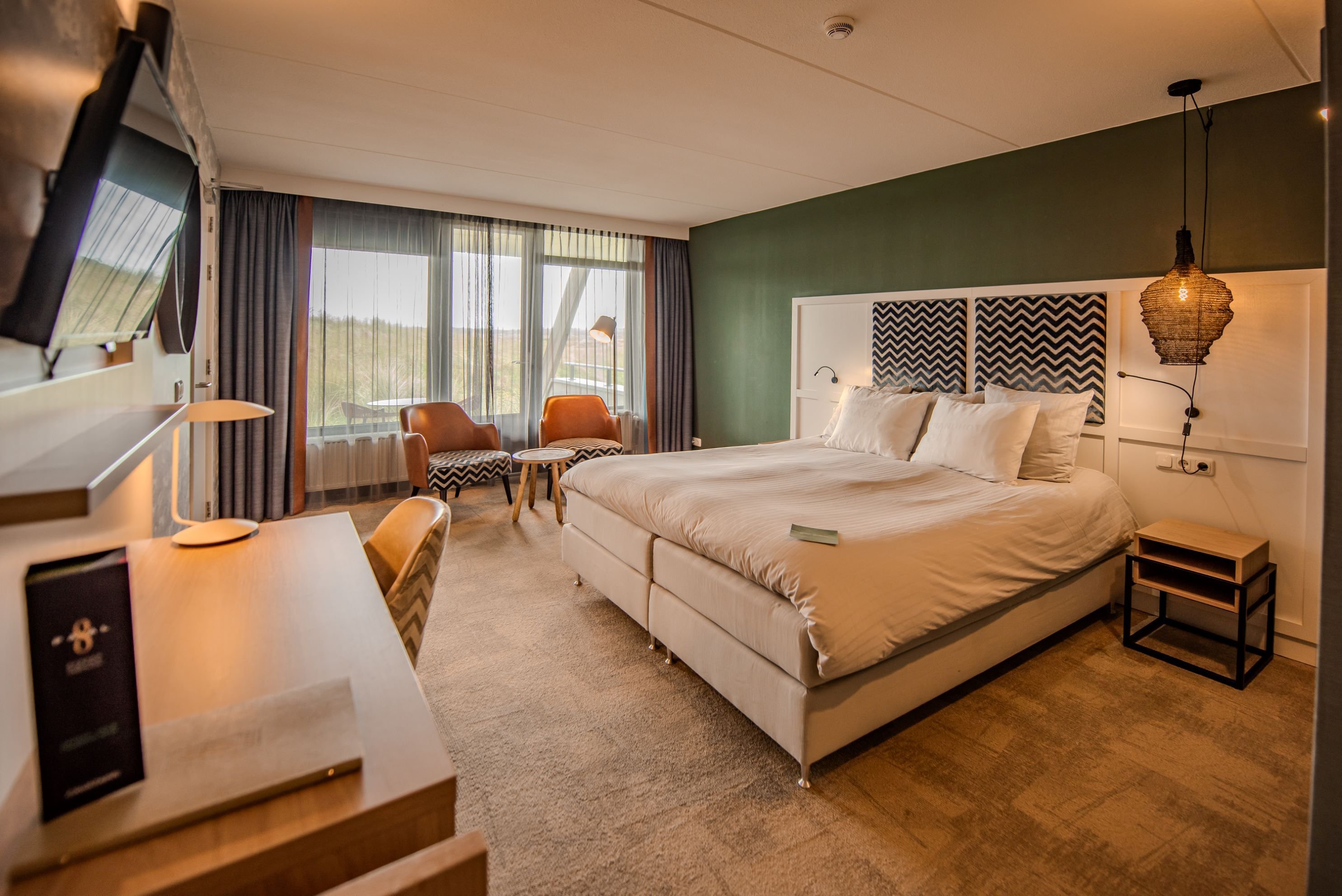 PAAL 8 HOTEL AAN ZEE-guestroom-Deluxe.jpg