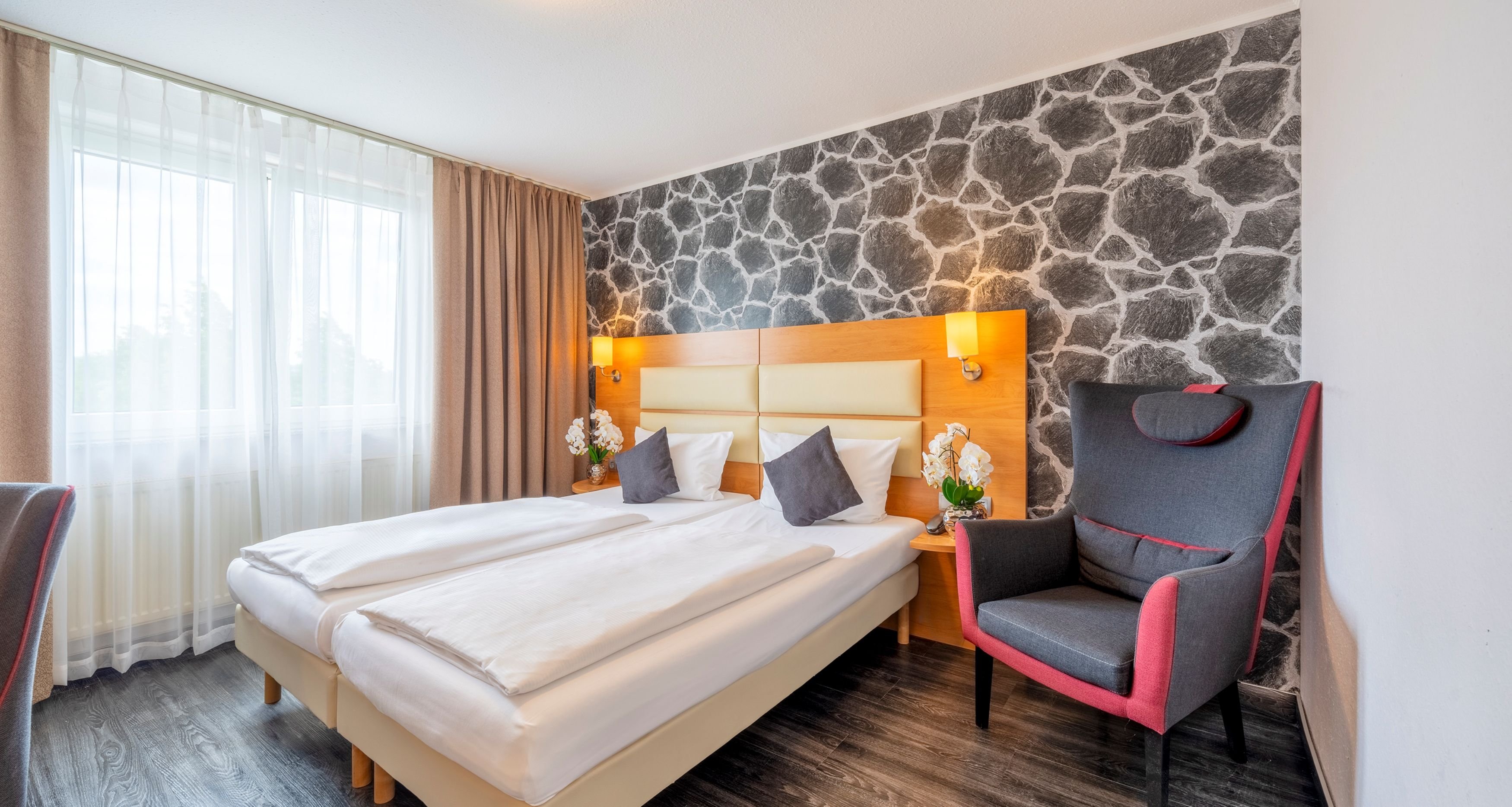 PLAZA INN STUTTGART FILDERSTADT-guestroom-Standard double room.jpg