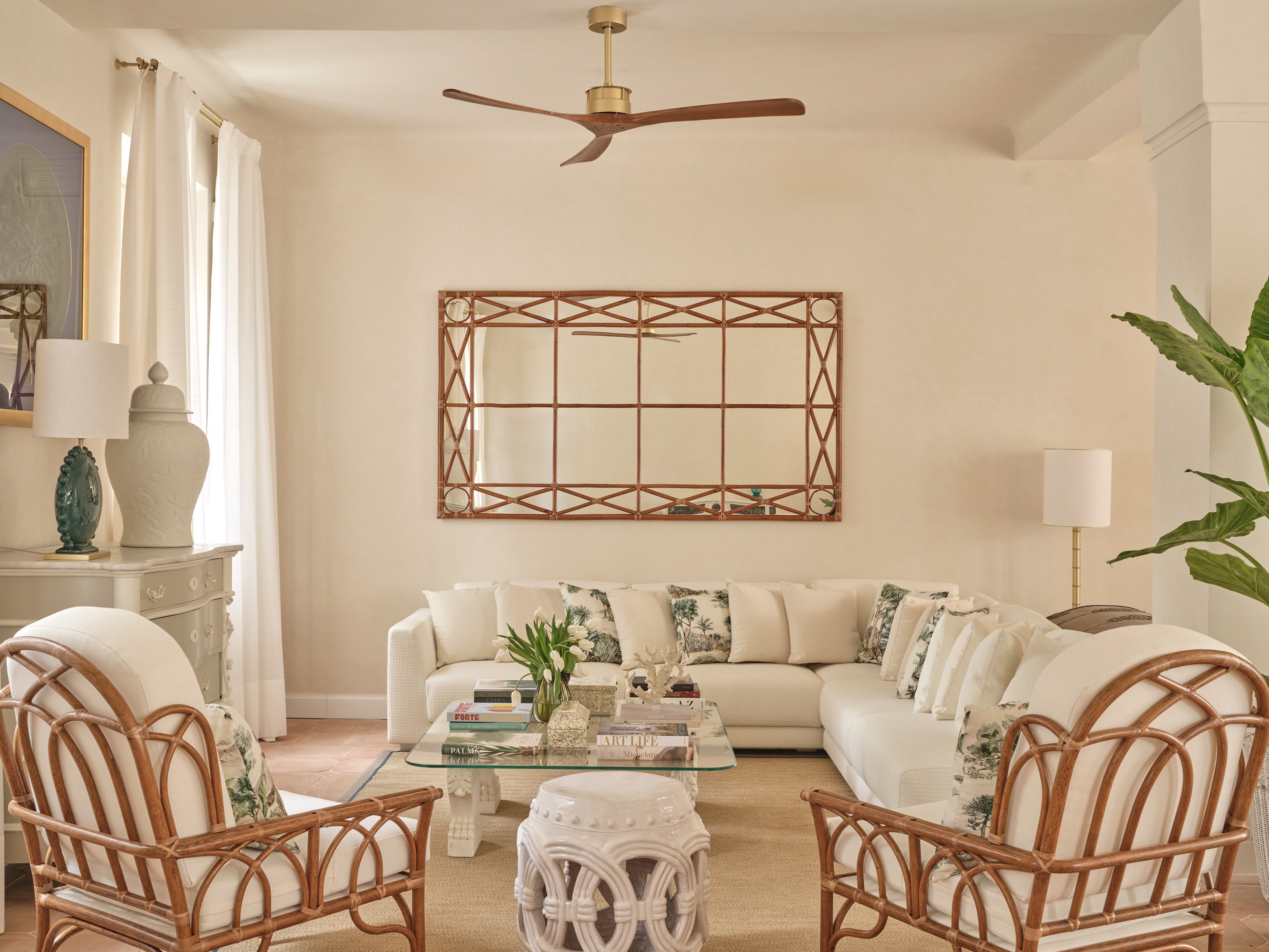 Pensione America-guestroom-Common living area.jpg