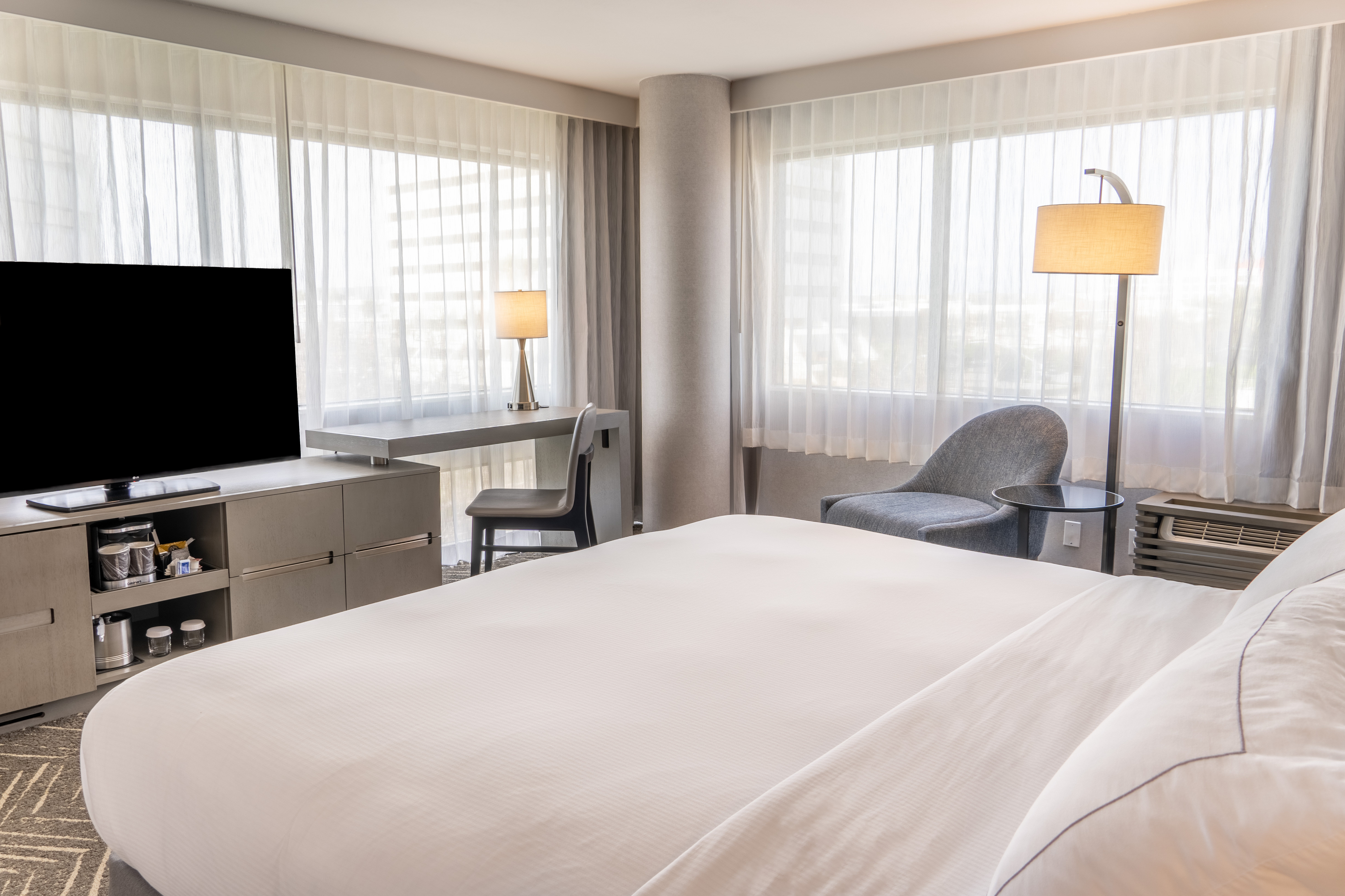 ORANGE COUNTY AIRPORT-guestroom-Guest Room.jpg