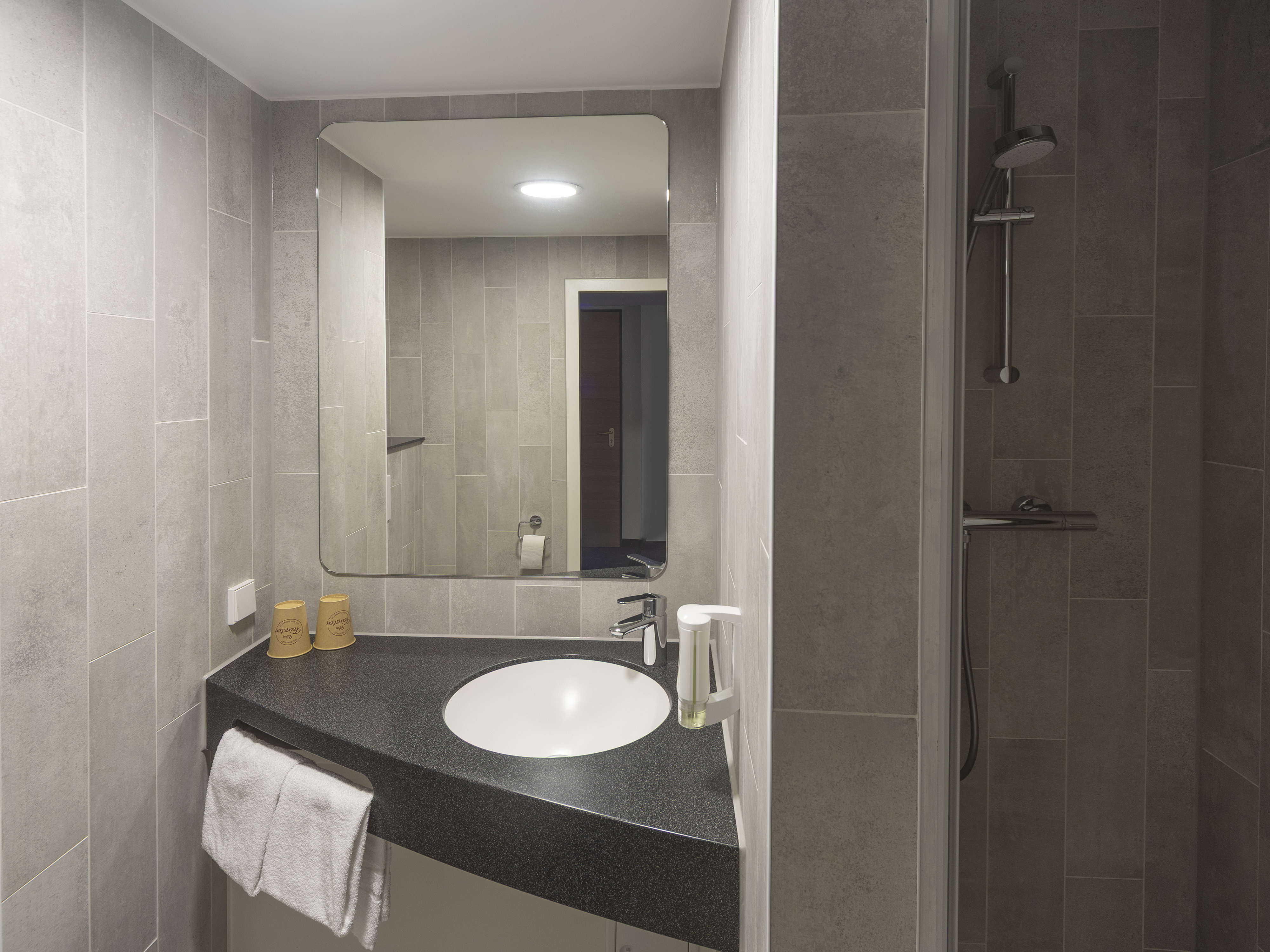 B&B HOTEL GERA-guestroom-Hotel Gera Bathroom.jpg